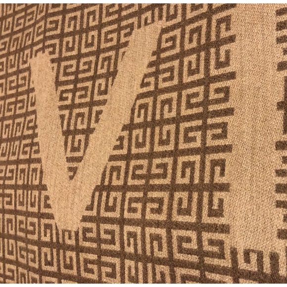 🤎 BNWT GIVENCHY SCARF 🤎 - Picture 7 of 9